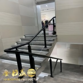烤黑（hēi）漆（qī）卡槽立柱樓梯扶手