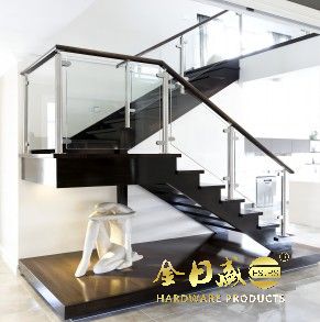 不鏽鋼魚嘴夾（jiá）樓梯立柱