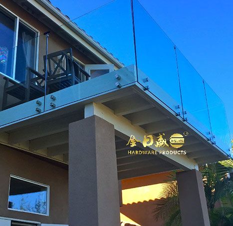 懸掛式陽台玻璃護（hù）欄