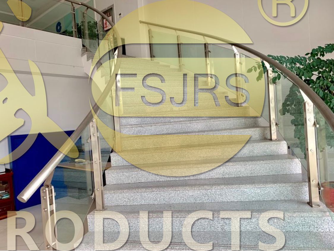 不鏽鋼立柱與（yǔ）扶手管（guǎn）是怎麽鏈接的呢？